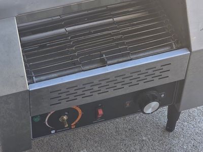 Restaurant style toaster