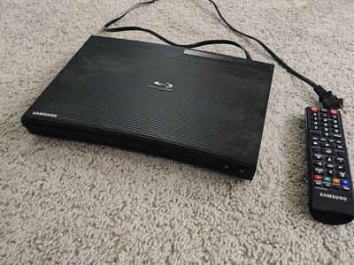 Samsung Bluray DVD Player and Remote