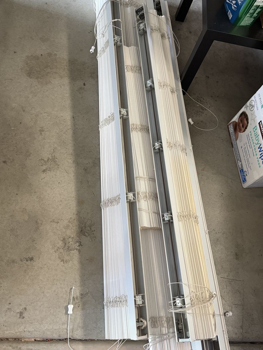 Used White Plastic Window Blinds - Various Sizes