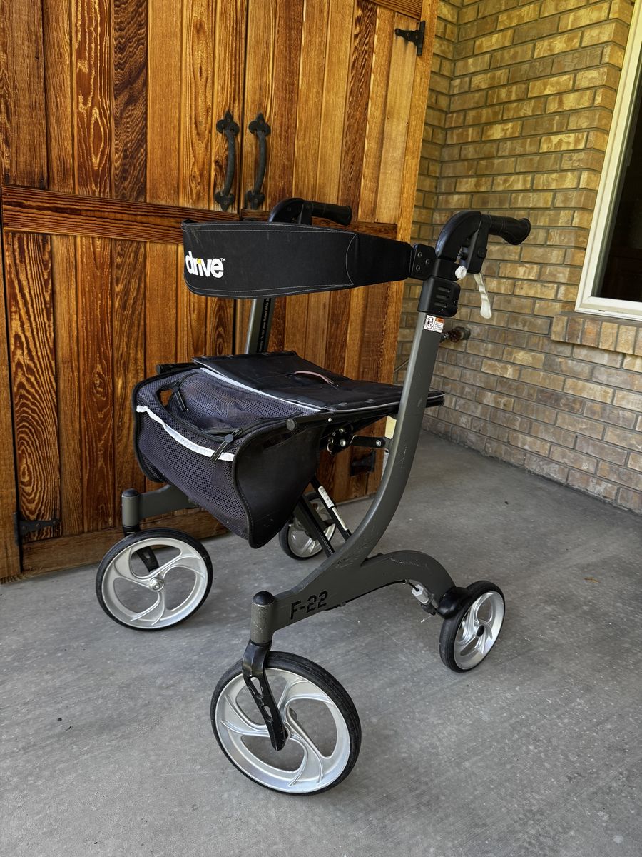 Drive Medical Nitro Rollator Walker F-22 with Seat & Storage Bag - Excellent Condition