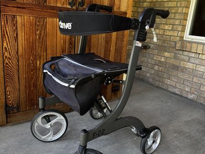 Drive Medical Nitro Rollator Walker F-22 with Seat & Storage Bag - Excellent Condition