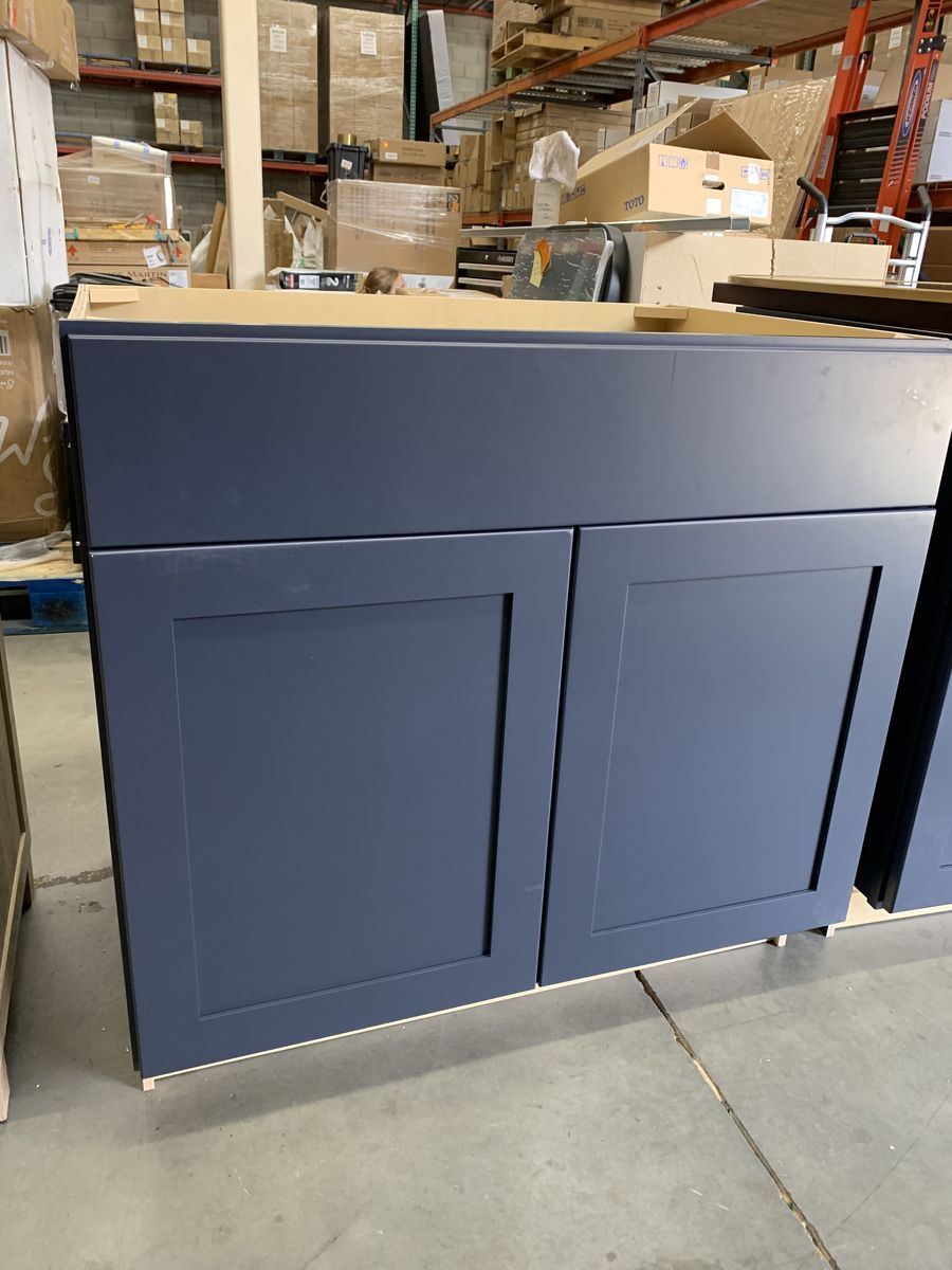 Hampton Bay Avondale 36 in. W x 24 in. D x 34.5 in. H Ready to Assemble Plywood Shaker Base Kitchen Cabinet in Ink Blue