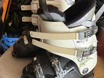 Men’s ski boots