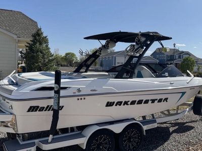 2016 Malibu 23’ LSV ONLY 295 hours!