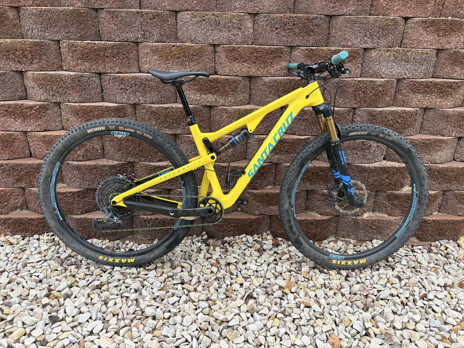 2018 Santa Cruz Tallboy Carbon CC Bike - M, 29”