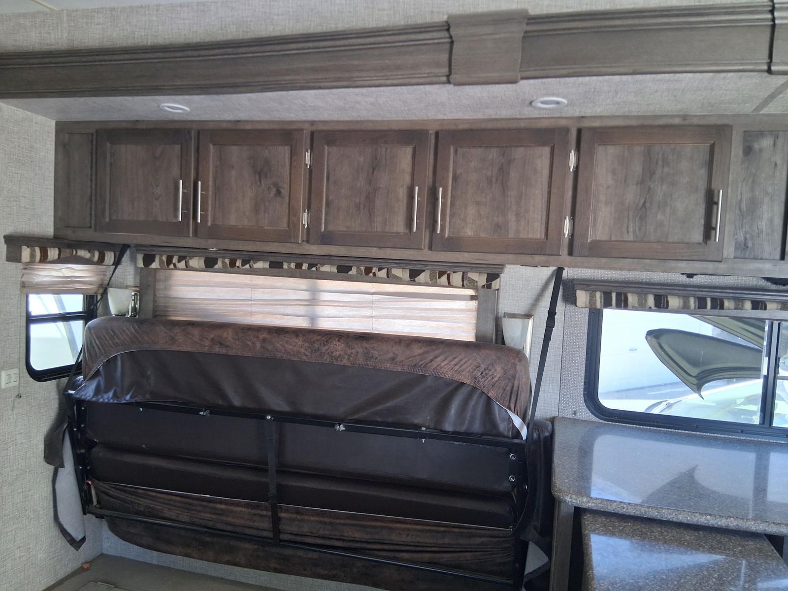 Main image 19