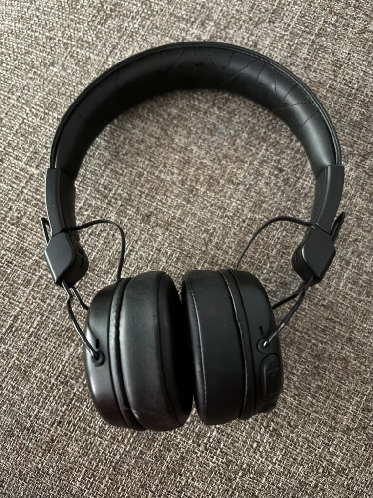 Nice, cordless Bluetooth Jlab Studios Headphones
