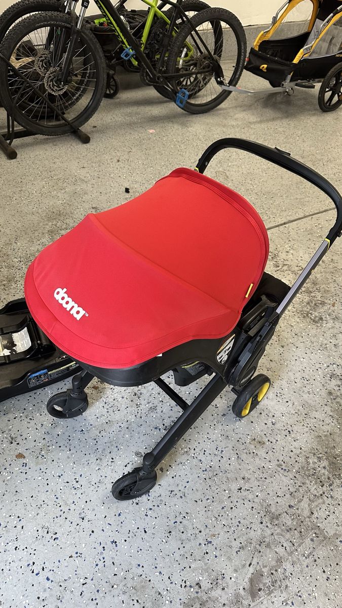 Doona Infant Car Seat / Stroller