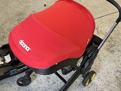 Doona Infant Car Seat / Stroller