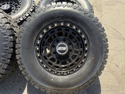 17” Dropstar DTS Black 8 Lug 8x6.5 33” AmeriTread 295/70R17 33x11.50x17 Chevy GMC Dodge Ram pre 97 Ford
