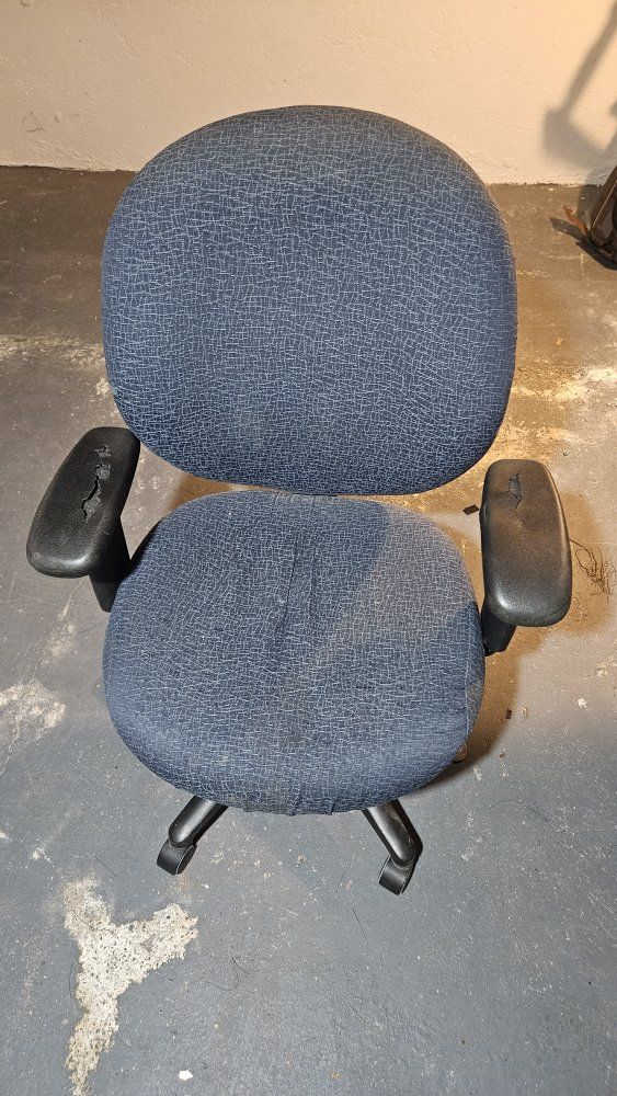 Blue Office Chair with Adjustable Height and Swivel Base - Ergonomic Design