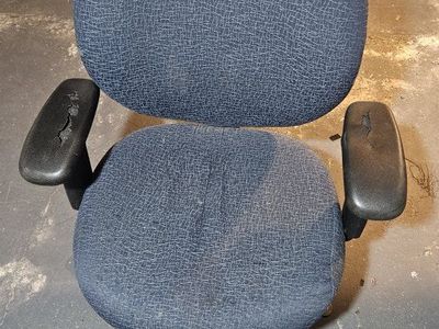 Blue Office Chair with Adjustable Height and Swivel Base - Ergonomic Design
