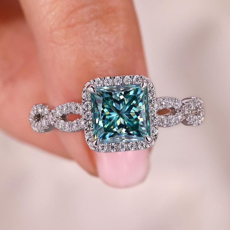 Beautiful teal colored Moissanite Ring. Size 8