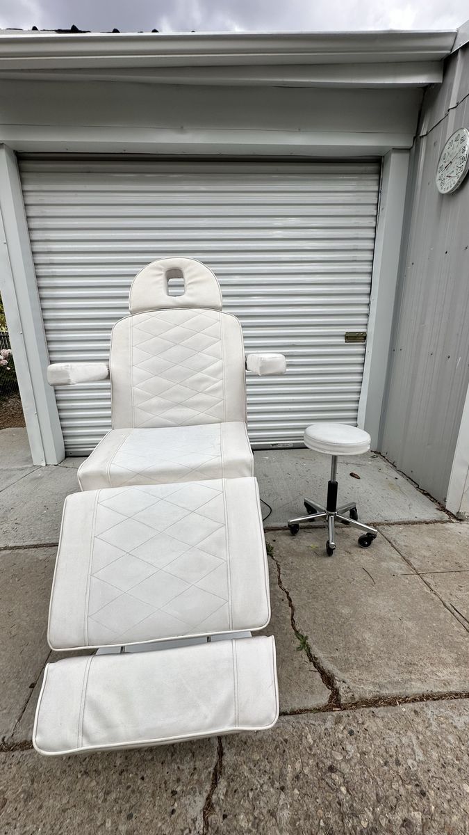 White Adjustable Aesthetic Electric Facial/Massage Bed Spa Chair with Matching Stool