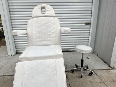 White Adjustable Aesthetic Electric Facial/Massage Bed Spa Chair with Matching Stool