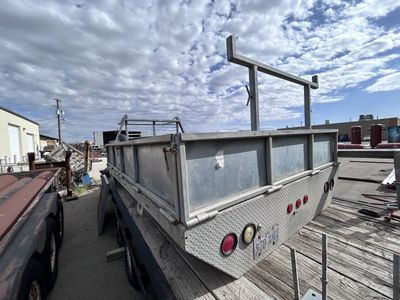 Flat Bed With Pipe Rack