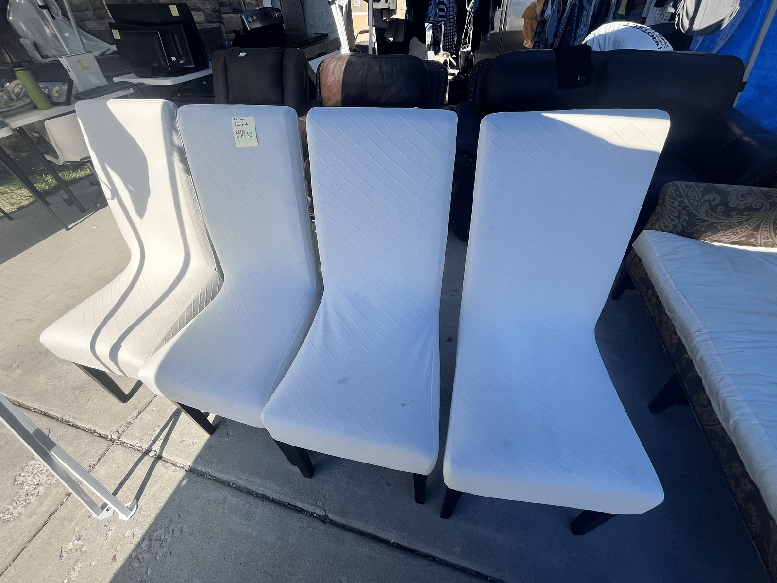 Set of 4 White Dining Chairs - Modern design