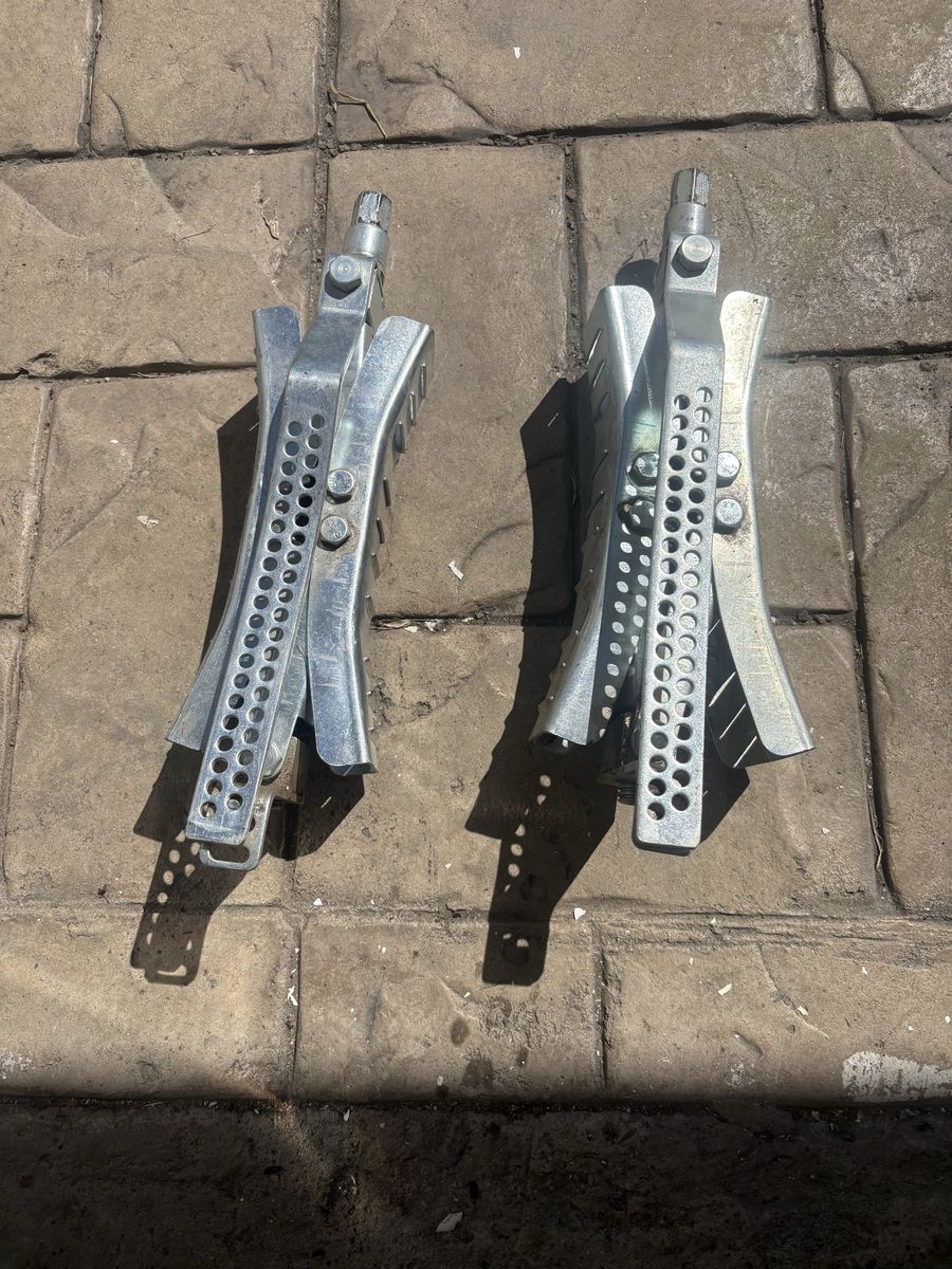 Camp Trailer Wheel chucks