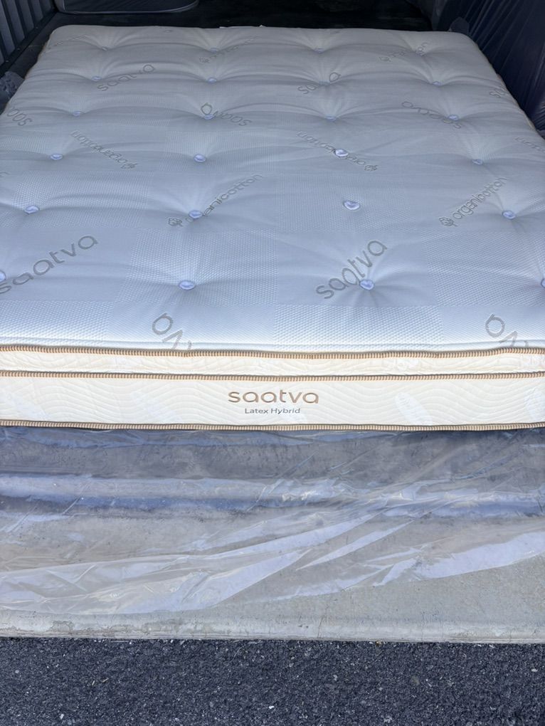 Saatva Latex Hybrid King Mattress