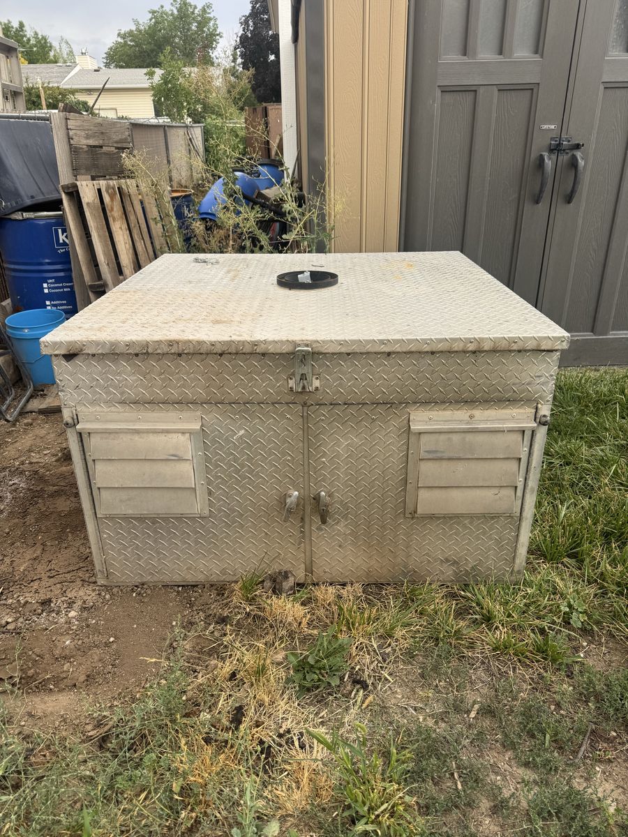Insulated aluminum dog box jones
