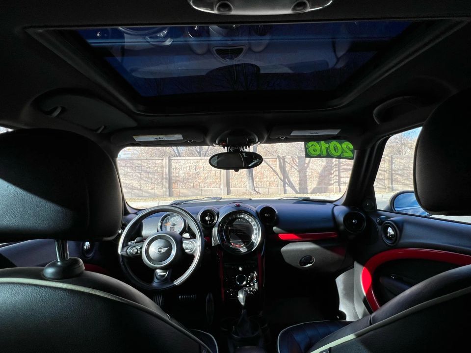 Main image 6
