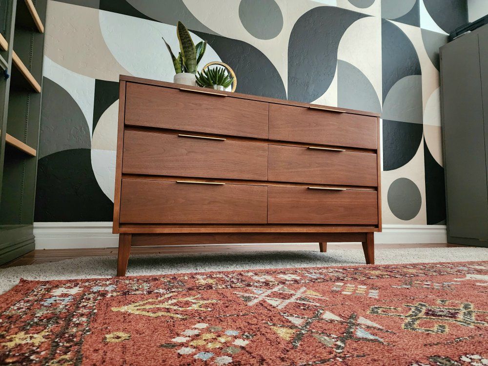 Stunning Walnut Drexel MCM Dresser