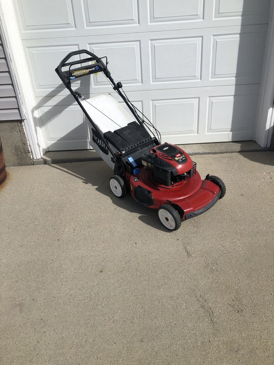 SELF PROPELLED TORO LAWN MOWER WITH A BRIGGS & STRATTON ENGINE