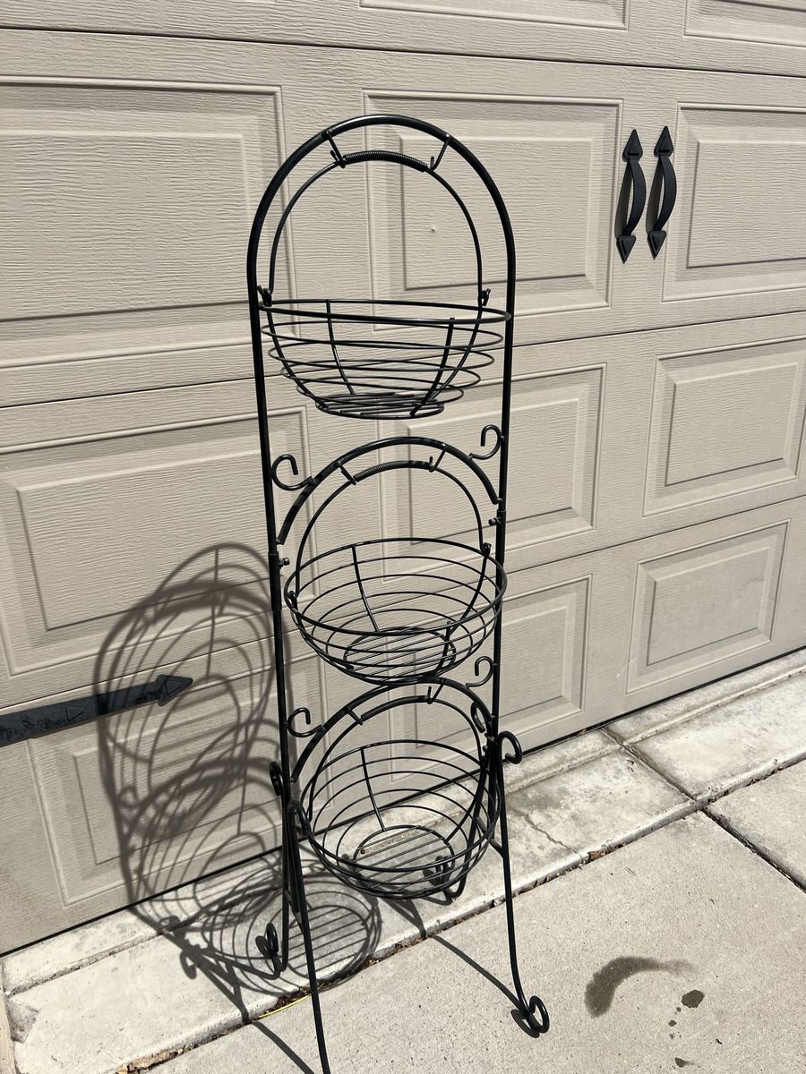 Metal basket stand