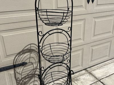 Metal basket stand