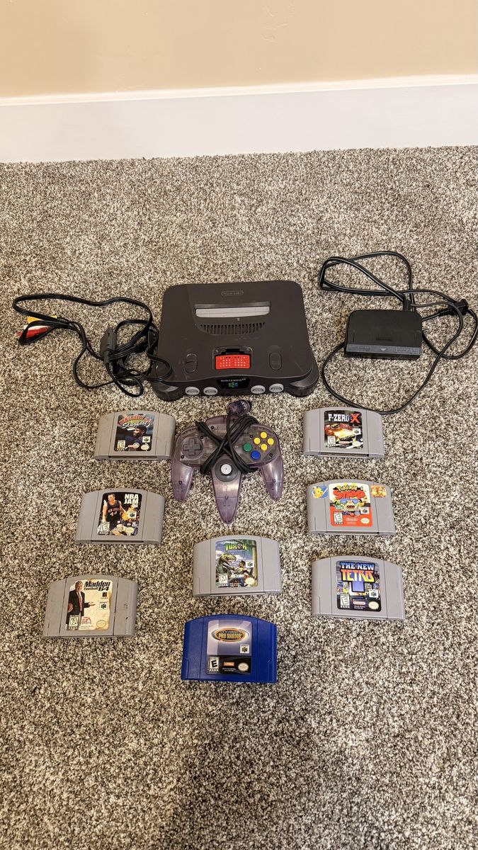 Nintendo 64 Bundle with 8 games (Pokémon and F-Zero) and controller