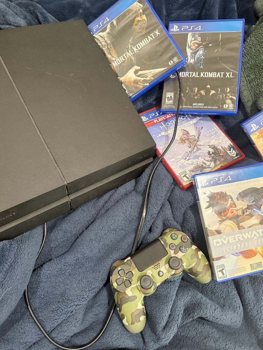 Sony PlayStation 4 standard edition 500gb // games included if wanted