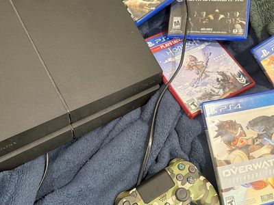 Sony PlayStation 4 standard edition 500gb // games included if wanted
