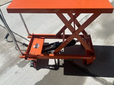 Hydraulic lift table