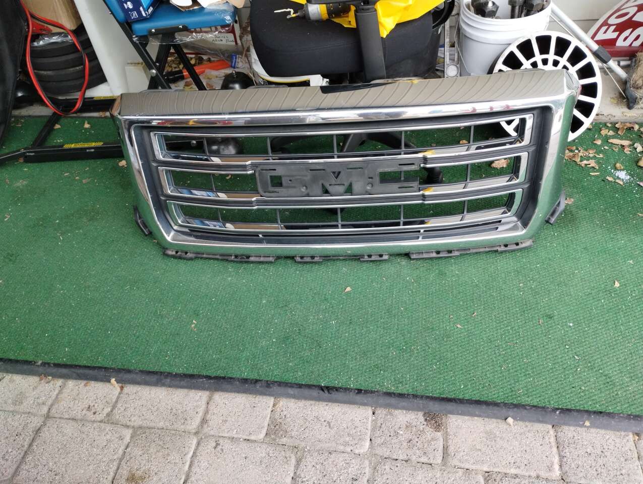 o e m gmc grill take off 100$