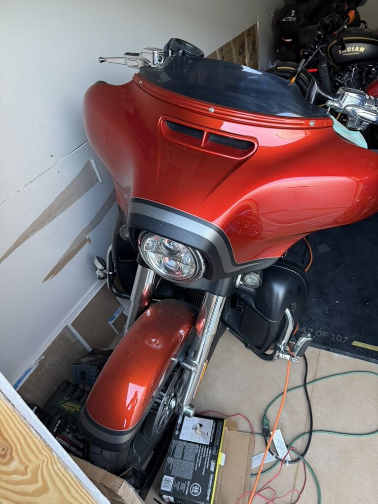 2018 CVO Street Glide-8600 Miles-