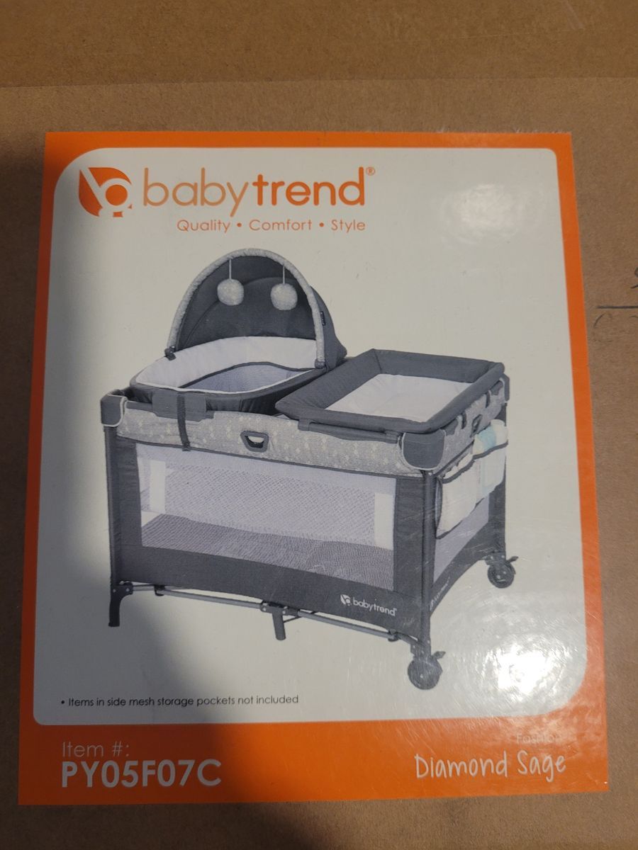 Play Pen Snooze Pod and Changer