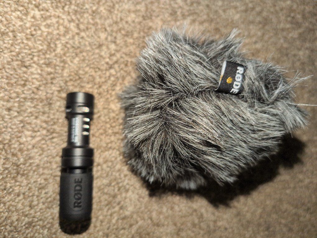 Rode VideoMic Me Directional Microphone for Smartphones with Furry Windshield