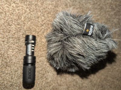 Rode VideoMic Me Directional Microphone for Smartphones with Furry Windshield