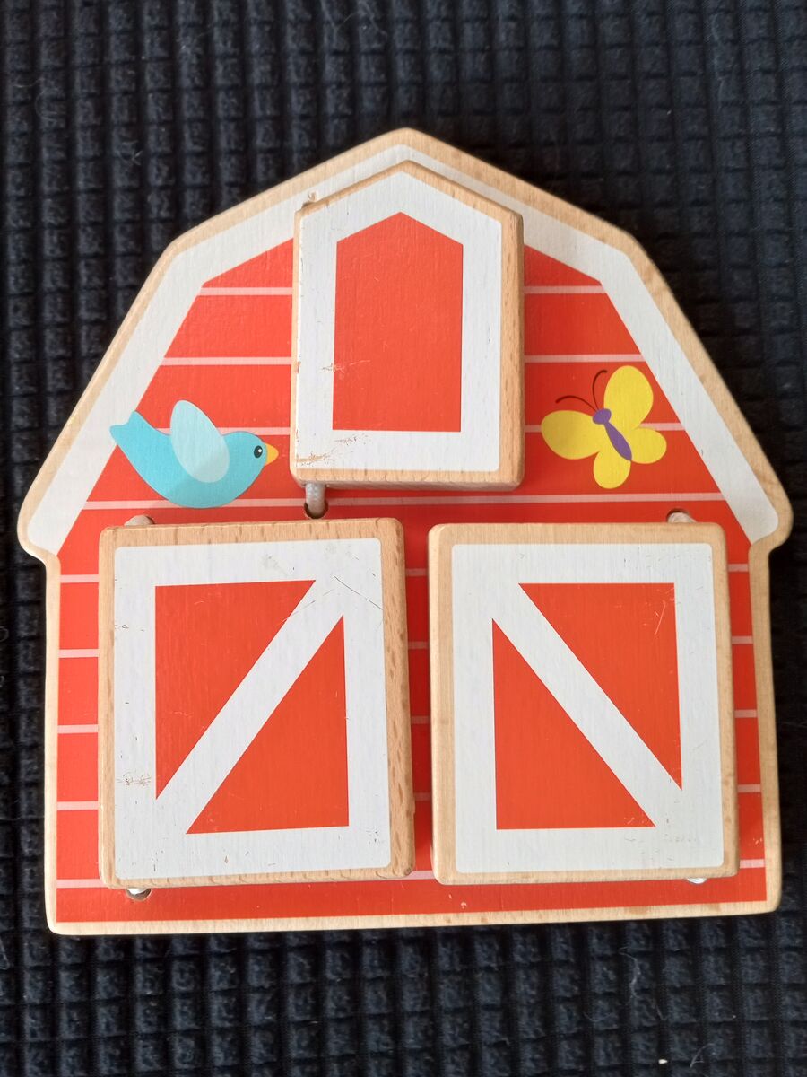 Wooden peekaboo Barn farm animal toy by Melissa and Doug