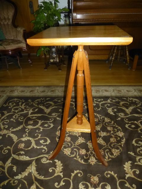 Maple Parlor / Side Table -Antique