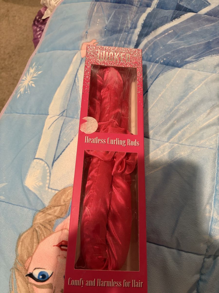 Wicked heatless curling rods comfy, and harmless for hair ￼( Glinda )
