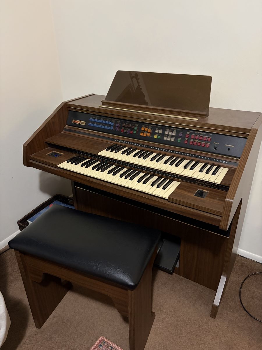 Lowrey Debut Deluxe Electric Organ (1997) with Bench - Excellent Condition, MIDI Compatible