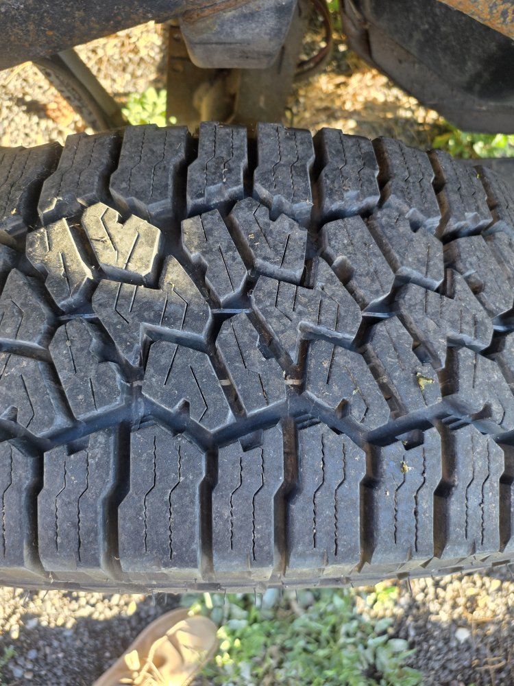 Falken AT3 set of 5 285/70/17