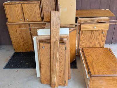 Oak Wood Kitchen Cabinets Lot Upper and Lower Units