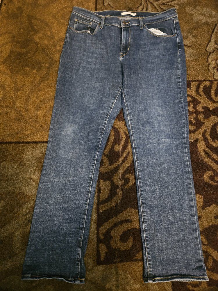 Women's Levi Jeans For Sale!!