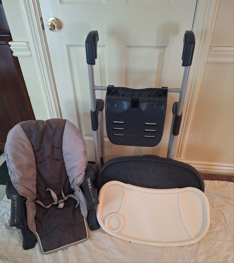 Graco Adjustable High Chair in Grey and White