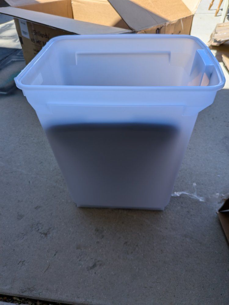 rolling Clear Plastic Large dog food Storage Bin with Lid