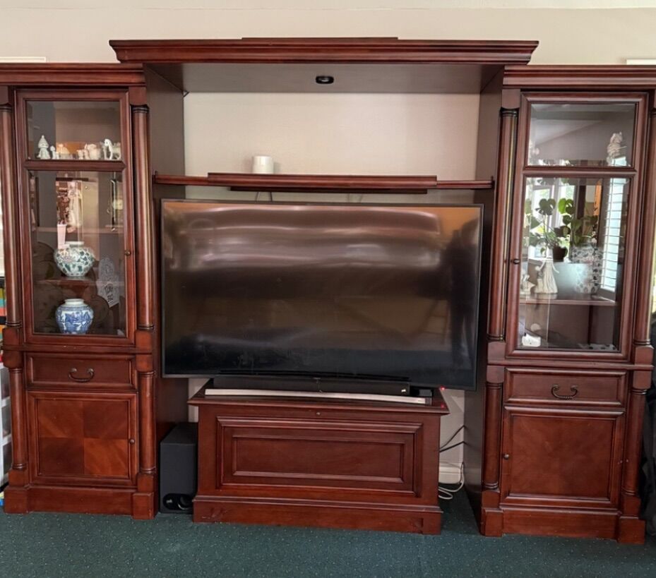Entertainment center