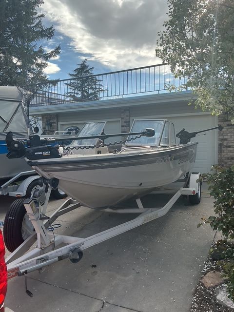 98  17 1/2 ft. Crestliner Fish hawk