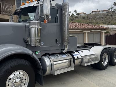2020 Peterbuilt heavy haul truck